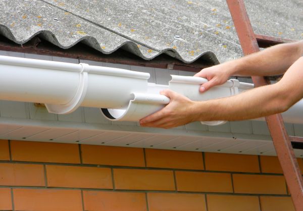 Cost of Gutter Hanging in Plainfield